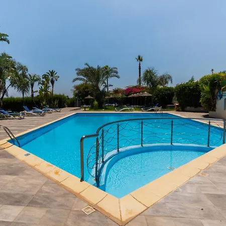 Sanders Ermitage On The Beach - Delightful 1-bedroom With Sea View Limassol