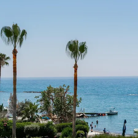 Sanders Ermitage On The Beach - Delightful 1-bedroom With Sea View לימסול