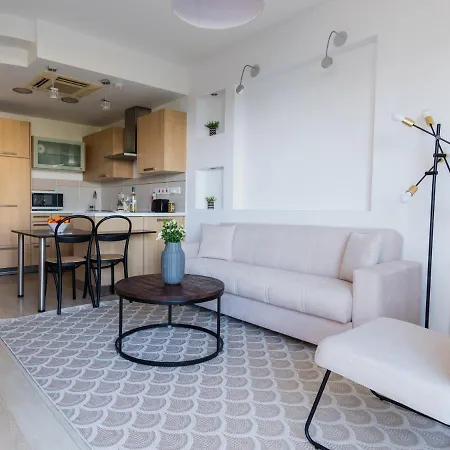 Sanders Ermitage On The Beach - Delightful 1-bedroom With Sea View Лимасол