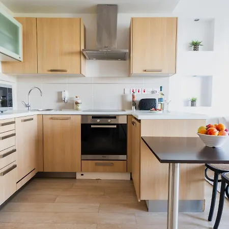 Sanders Ermitage On The Beach - Delightful 1-bedroom With Sea View לימסול