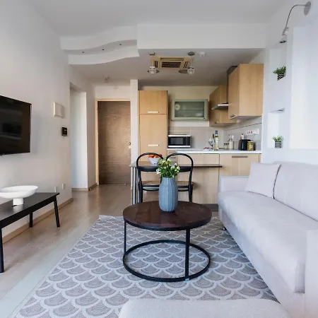 Sanders Ermitage On The Beach - Delightful 1-bedroom With Sea View לימסול