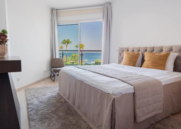 Sanders Ermitage On The Beach - Delightful 1-bedroom With Sea View * Λεμεσός